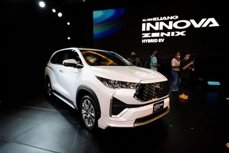 Toyota Sematkan Body Kit Modellista pada Mobil Innova Zenix